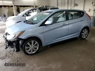 2012 Hyundai Accent SE z VIN KMHCU5AE3CU043281, wystawiony jako Copart lot #85557215 z przebiegiem 148 249 mil mil oraz Szkoda całkowita • Salvage title. Historia ofert i sprzedaży dostępna na DreamBid. Obrazek 1.