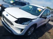 ✅ 2022 Ford Escape S • VIN: 1FMCU0F65NUA27557 • Lot: 42060587. Wystawiony na IAAI z przebiegiem 33 607 mil. Bezpłatny archiwum sprzedaży aukcyjnych z USA i szczegółowy raport historii pojazdu na DreamBid. Zdjęcie 18.