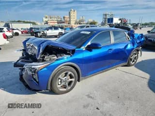 ✅ 2025 Kia K4 LXS • VIN: 3KPFT4DE1SE028477 • Lot: 81865425. Wystawiony na Copart z przebiegiem 4 066 mil. Bezpłatny archiwum sprzedaży aukcyjnych z USA i szczegółowy raport historii pojazdu na DreamBid. Zdjęcie 1.