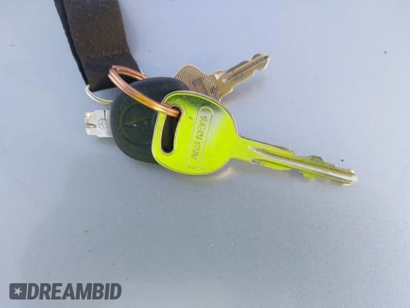 ✅ 2006 Pontiac G6 GTP • VIN: 1G2ZM551064133597 • Lot: 42383557. Wystawiony na IAAI z przebiegiem 240 918 mil. Bezpłatny archiwum sprzedaży aukcyjnych z USA i szczegółowy raport historii pojazdu na DreamBid. Zdjęcie 11.