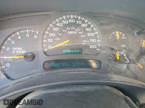 2004 Chevrolet Silverado 1500 LS z VIN 1GCEC14V74Z103166, wystawiony jako Copart lot #77694504 z przebiegiem 327 931 mil mil oraz Czysty tytuł • Clean title. Historia ofert i sprzedaży dostępna na DreamBid. Obrazek 9.