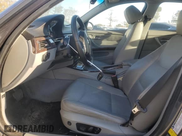 ✅ 2006 BMW 3 Series 325i • VIN: WBAVB175X6NK40432 • Lot: 76730424. Wystawiony na Copart z przebiegiem 168 119 mil. Bezpłatny archiwum sprzedaży aukcyjnych z USA i szczegółowy raport historii pojazdu na DreamBid. Zdjęcie 7.