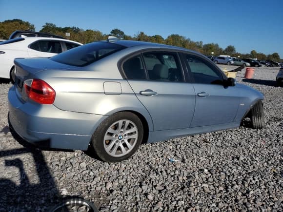 ✅ 2006 BMW 3 Series 325i • VIN: WBAVB17596NK37957 • Lot: 87103725. Wystawiony na Copart z przebiegiem 107 303 mil. Bezpłatny archiwum sprzedaży aukcyjnych z USA i szczegółowy raport historii pojazdu na DreamBid. Zdjęcie 3.