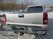 ✅ 2005 Chevrolet Silverado 2500HD LS • VIN: 1GCHK23235F842020 • Lot: 43671164. Wystawiony na IAAI z przebiegiem 270 891 mil. Bezpłatny archiwum sprzedaży aukcyjnych z USA i szczegółowy raport historii pojazdu na DreamBid. Zdjęcie 16.