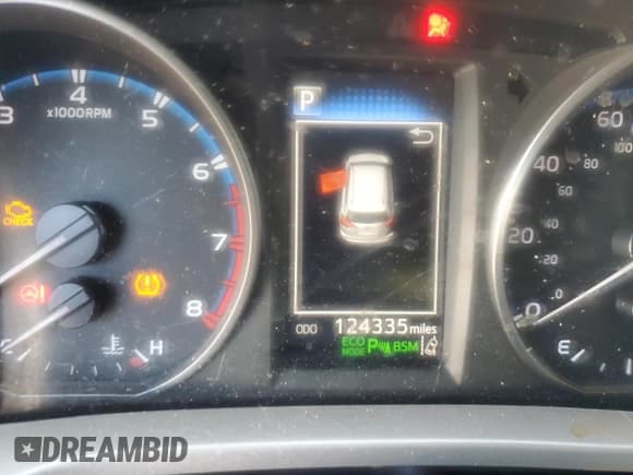 ✅ 2018 Toyota RAV4 XLE • VIN: JTMWFREV3JD128325 • Lot: 92723055. Listed on Copart with 124,335 mi. Free auction sales archive from the USA and detailed vehicle history report at DreamBid. Image 9.