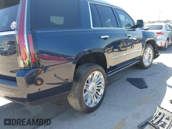 ✅ 2018 Cadillac Escalade Platinum • VIN: 1GYS3DKJ0JR213261 • Lot: 42038169. Listed on IAAI with 70,795 mi. Free auction sales archive from the USA and detailed vehicle history report at DreamBid. Image 4.