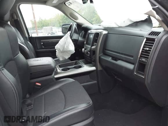 2017 Ram 1500 Night z VIN 1C6RR7MT1HS640395, wystawiony jako IAAI lot #43011656 z przebiegiem 48 144 mil mil oraz . Historia ofert i sprzedaży dostępna na DreamBid. Obrazek 5.