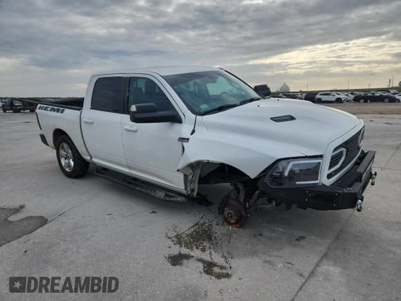 ✅ 2013 Ram 1500 Sport • VIN: 1C6RR7MT5DS701080 • Lot: 84652215. Wystawiony na Copart z przebiegiem 112 864 mil. Bezpłatny archiwum sprzedaży aukcyjnych z USA i szczegółowy raport historii pojazdu na DreamBid. Zdjęcie 4.