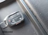 ✅ 2019 Chevrolet Silverado 1500 LT • VIN: 3GCUYDED5KG292241 • Lot: 43396399. Wystawiony na IAAI z przebiegiem 121 506 mil. Bezpłatny archiwum sprzedaży aukcyjnych z USA i szczegółowy raport historii pojazdu na DreamBid. Zdjęcie 11.