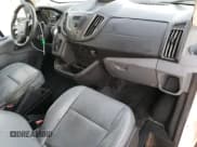 ✅ 2017 Ford Transit • VIN: 1FTYR2ZM6HKA21980 • Lot: 71797754. Wystawiony na Copart z przebiegiem 139 564 mil. Bezpłatny archiwum sprzedaży aukcyjnych z USA i szczegółowy raport historii pojazdu na DreamBid. Zdjęcie 8.