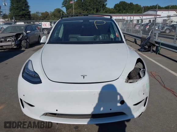 ✅ 2022 Tesla Model Y Long Range • VIN: 7SAYGAEE1NF336521 • Lot: 43368104. Wystawiony na IAAI z przebiegiem 67 759 mil. Bezpłatny archiwum sprzedaży aukcyjnych z USA i szczegółowy raport historii pojazdu na DreamBid. Zdjęcie 13.