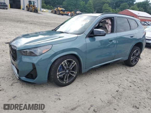 ✅ 2024 BMW X1 • VIN: WBX13EF0XR5Z97754 • Lot: 64200945. Wystawiony na Copart z przebiegiem 28 918 mil. Bezpłatny archiwum sprzedaży aukcyjnych z USA i szczegółowy raport historii pojazdu na DreamBid. Zdjęcie 1.