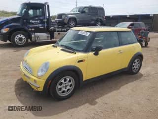 2003 MINI Hardtop with VIN WMWRC334X3TE18406, listed as a Copart auction lot 53830975 with 186,438 mi miles and Salvage title. Bid and sale history available at DreamBid. Image 1.