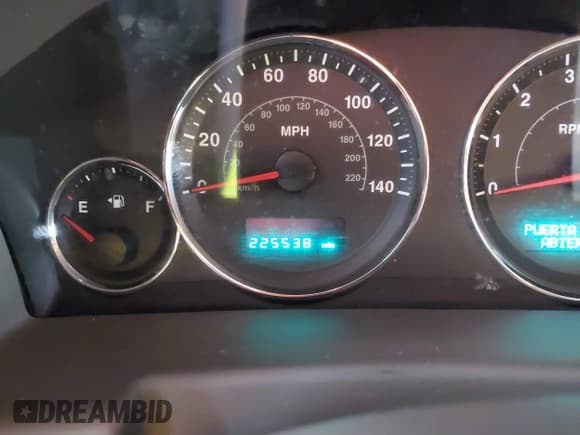 ✅ 2007 Jeep Commander Overland • VIN: 1J8HG68227C653826 • Лот: 40649706. Опубликован ранее на IAAI с пробегом 225 538 миль. Бесплатный доступ к архиву аукционных продаж из США и подробный отчёт об истории автомобиля на DreamBid. Изображение 7.