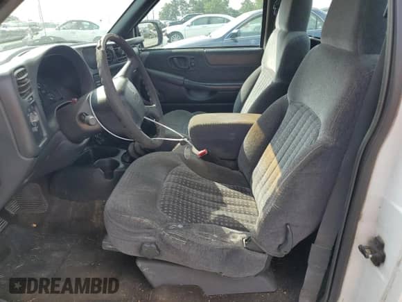 1999 Chevrolet S-10 LS с VIN 1GCCS1445X8155066, выставлен на аукционе Copart как лот 67923254 с пробегом 348 970 миль миль и Списание • Salvage title. История ставок и продаж доступна на DreamBid. Изображение 7.