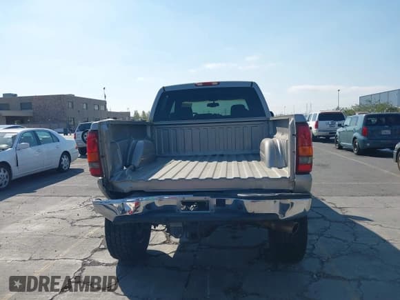 ✅ 2003 GMC Sierra 2500HD SLE • VIN: 1GTHK23U43F114219 • Лот: 42964004. Опубликован ранее на IAAI с пробегом 205 147 миль. Бесплатный доступ к архиву аукционных продаж из США и подробный отчёт об истории автомобиля на DreamBid. Изображение 16.