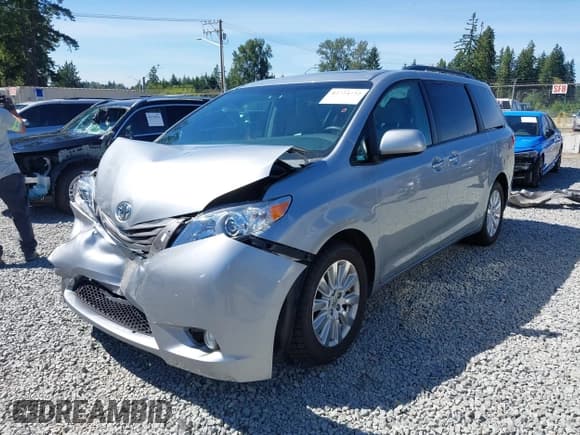 ✅ 2015 Toyota Sienna Limited • VIN: 5TDDK3DC5FS126524 • Lot: 42724732. Listed on IAAI with 98,946 mi. Free auction sales archive from the USA and detailed vehicle history report at DreamBid. Image 2.