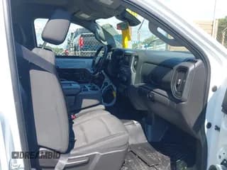 ✅ 2022 Chevrolet Silverado 1500 Work Truck • VIN: 3GCNAAED1NG643979 • Lot: 43163753. Wystawiony na IAAI z przebiegiem 15 054 mil. Bezpłatny archiwum sprzedaży aukcyjnych z USA i szczegółowy raport historii pojazdu na DreamBid. Zdjęcie 5.