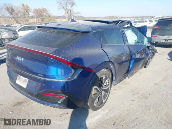 ✅ 2023 Kia EV6 GT-Line • VIN: KNDC4DLC9P5114431 • Lot: 43602119. Wystawiony na IAAI z przebiegiem Nie podano. Bezpłatny archiwum sprzedaży aukcyjnych z USA i szczegółowy raport historii pojazdu na DreamBid. Zdjęcie 4.