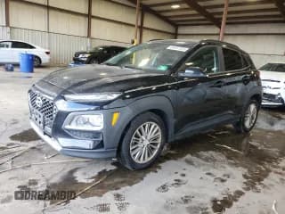 ✅ 2018 Hyundai Kona SEL • VIN: KM8K6CAA7JU129696 • Лот: 84957335. Опубликован ранее на Copart с пробегом 65 611 миль. Бесплатный доступ к архиву аукционных продаж из США и подробный отчёт об истории автомобиля на DreamBid. Изображение 1.