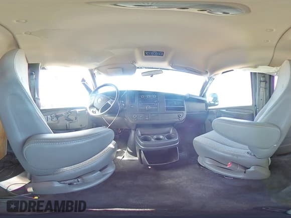 ✅ 2013 Chevrolet Express Passenger LS • VIN: 1GNSGBF48D1172679 • Lot: 52787865. Wystawiony na Copart z przebiegiem Nie podano. Bezpłatny archiwum sprzedaży aukcyjnych z USA i szczegółowy raport historii pojazdu na DreamBid. Zdjęcie 15.