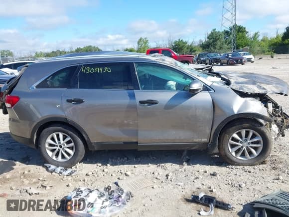 ✅ 2017 Kia Sorento LX • VIN: 5XYPGDA51HG309381 • Lot: 43051430. Listed on IAAI with Not provided. Free auction sales archive from the USA and detailed vehicle history report at DreamBid. Image 13.