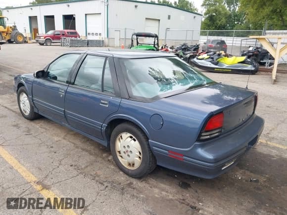 ✅ 1997 Oldsmobile Cutlass Supreme Series II • VIN: 1G3WH52M9VF349310 • Lot: 43031676. Wystawiony na IAAI z przebiegiem 215 563 mil. Bezpłatny archiwum sprzedaży aukcyjnych z USA i szczegółowy raport historii pojazdu na DreamBid. Zdjęcie 3.