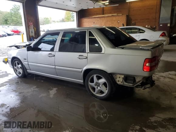 ✅ 1998 Volvo S70 • VIN: YV1LS567XW3526288 • Lot: 72746124. Listed on Copart with 177,510 mi. Free auction sales archive from the USA and detailed vehicle history report at DreamBid. Image 2.
