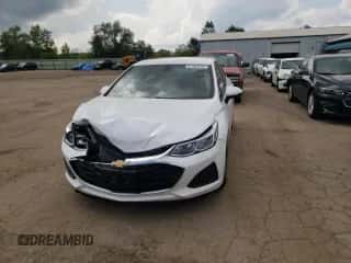 ✅ 2019 Chevrolet Cruze LS • VIN: 1G1BC5SM0K7101796 • Лот: 57268192. Размещён на Copart с пробегом 73 045 миль миль. Получите бесплатный доступ к архиву аукционных продаж из США и посмотрите подробный отчёт об истории автомобиля на DreamBid. Изображение 2.