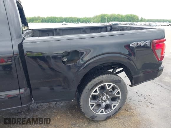 ✅ 2024 Ford F-150 • VIN: 1FTEX2LP1RKE72862 • Lot: 42214197. Wystawiony na IAAI z przebiegiem 25 672 mil. Bezpłatny archiwum sprzedaży aukcyjnych z USA i szczegółowy raport historii pojazdu na DreamBid. Zdjęcie 18.