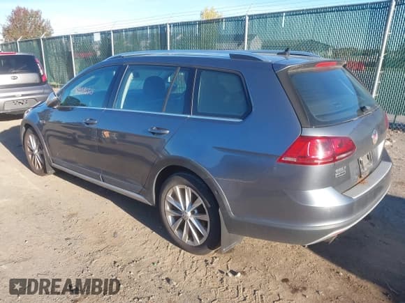 ✅ 2017 Volkswagen Golf S • VIN: 3VWH17AU7HM504898 • Lot: 43429630. Listed on IAAI with 170,438 mi. Free auction sales archive from the USA and detailed vehicle history report at DreamBid. Image 3.