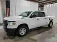 2022 Ram 1500 Tradesman z VIN 1C6RRFNG3NN432458, wystawiony jako Copart lot #86716515 z przebiegiem 18 299 mil mil oraz Czysty tytuł • Clean title. Historia ofert i sprzedaży dostępna na DreamBid. Obrazek 1.