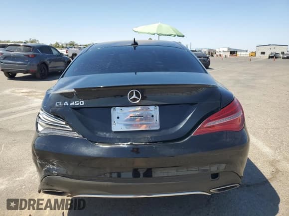 ✅ 2018 Mercedes-Benz CLA 250 • VIN: WDDSJ4EB9JN576509 • Lot: 68708475. Wystawiony na Copart z przebiegiem 83 885 mil. Bezpłatny archiwum sprzedaży aukcyjnych z USA i szczegółowy raport historii pojazdu na DreamBid. Zdjęcie 6.