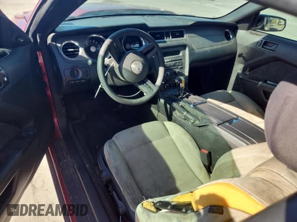 ✅ 2012 Ford Mustang Premium • VIN: 1ZVBP8AMXC5267168 • Lot: 87249505. Listed on Copart with 141,686 mi. Free auction sales archive from the USA and detailed vehicle history report at DreamBid. Image 8.