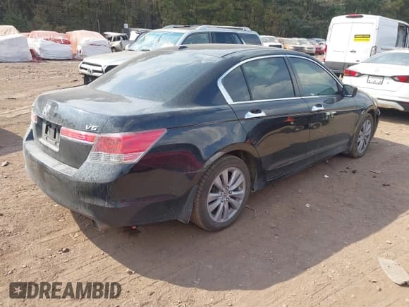 ✅ 2011 Honda Accord EX-L • VIN: 1HGCP3F81BA001373 • Lot: 43265691. Wystawiony na IAAI z przebiegiem 233 749 mil. Bezpłatny archiwum sprzedaży aukcyjnych z USA i szczegółowy raport historii pojazdu na DreamBid. Zdjęcie 4.