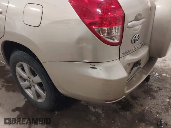 ✅ 2008 Toyota RAV4 Limited • VIN: JTMBK31V786029194 • Lot: 43833843. Wystawiony na IAAI z przebiegiem 233 086 mil. Bezpłatny archiwum sprzedaży aukcyjnych z USA i szczegółowy raport historii pojazdu na DreamBid. Zdjęcie 6.