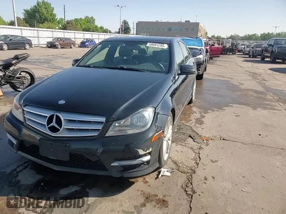 ✅ 2013 Mercedes-Benz C 300 Sport • VIN: WDDGF8AB7DR245588 • Lot: 58091295. Wystawiony na Copart z przebiegiem 90 242 mil. Bezpłatny archiwum sprzedaży aukcyjnych z USA i szczegółowy raport historii pojazdu na DreamBid. Zdjęcie 13.