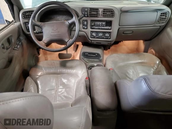 ✅ 1998 Chevrolet Blazer LS • VIN: 1GNDT13W2W2263240 • Lot: 56915955. Wystawiony na Copart z przebiegiem Nie podano. Bezpłatny archiwum sprzedaży aukcyjnych z USA i szczegółowy raport historii pojazdu na DreamBid. Zdjęcie 8.