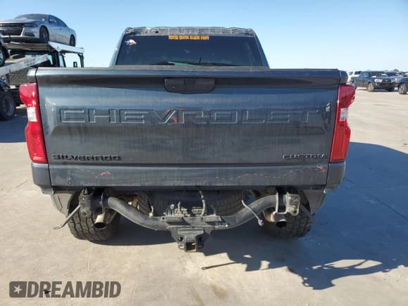 ✅ 2020 Chevrolet Silverado 1500 Custom Trail Boss • VIN: 3GCPYCEF0LG261005 • Lot: 79457544. Wystawiony na Copart z przebiegiem 82 236 mil. Bezpłatny archiwum sprzedaży aukcyjnych z USA i szczegółowy raport historii pojazdu na DreamBid. Zdjęcie 6.