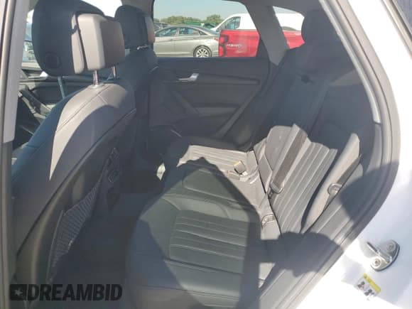 ✅ 2020 Audi Q5 Premium • VIN: WA1ANAFY6L2050784 • Lot: 85879865. Wystawiony na Copart z przebiegiem 74 881 mil. Bezpłatny archiwum sprzedaży aukcyjnych z USA i szczegółowy raport historii pojazdu na DreamBid. Zdjęcie 10.