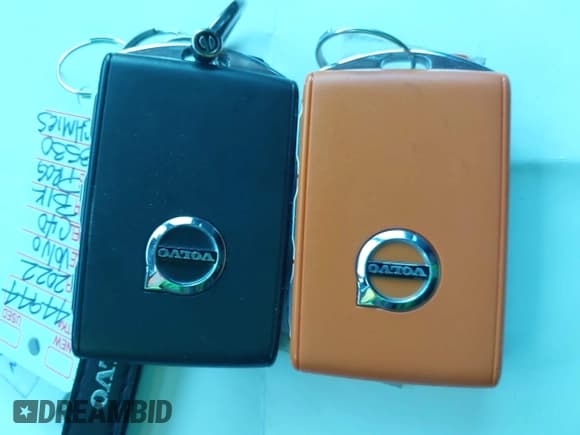 ✅ 2022 Volvo C40 Ultimate • VIN: YV4ED3GB7N2008530 • Lot: 43713169. Wystawiony na IAAI z przebiegiem 18 081 mil. Bezpłatny archiwum sprzedaży aukcyjnych z USA i szczegółowy raport historii pojazdu na DreamBid. Zdjęcie 11.