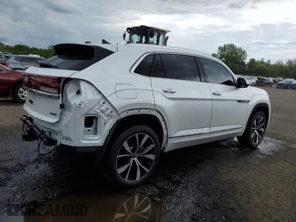 ✅ 2025 Volkswagen Atlas SEL Premium R-Line • VIN: 1V2FE2CAXSC215638 • Lot: 56838725. Listed on Copart with 1,821 mi. Free auction sales archive from the USA and detailed vehicle history report at DreamBid. Image 3.