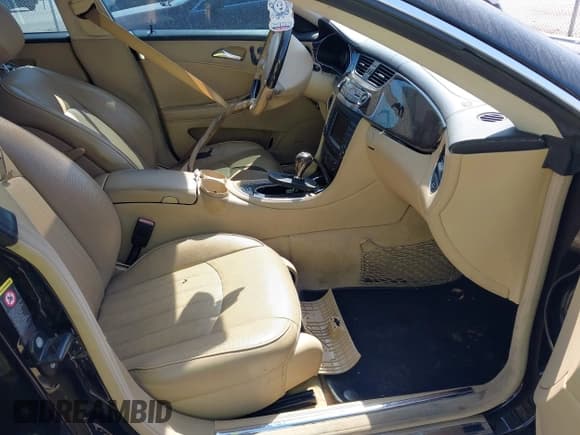 ✅ 2008 Mercedes-Benz CLS 550 • VIN: WDDDJ72XX8A132597 • Lot: 43147702. Listed on IAAI with Not provided. Free auction sales archive from the USA and detailed vehicle history report at DreamBid. Image 5.