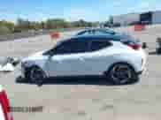 2019 Hyundai Veloster Turbo Ultimate z VIN KMHTH6AB8KU005754, wystawiony jako IAAI lot #42689898 z przebiegiem 95 788 mil mil oraz . Historia ofert i sprzedaży dostępna na DreamBid. Obrazek 14.