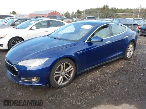 ✅ 2015 Tesla Model S 85D • VIN: 5YJSA1S20FF093624 • Лот: 43856541. Опубликован ранее на IAAI с пробегом Не указан. Бесплатный доступ к архиву аукционных продаж из США и подробный отчёт об истории автомобиля на DreamBid. Изображение 2.
