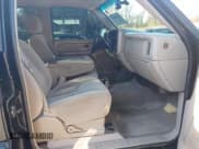 ✅ 2004 Chevrolet Silverado 1500 Z71 • VIN: 2GCEK13T441379543 • Lot: 43700681. Wystawiony na IAAI z przebiegiem 218 175 mil. Bezpłatny archiwum sprzedaży aukcyjnych z USA i szczegółowy raport historii pojazdu na DreamBid. Zdjęcie 5.