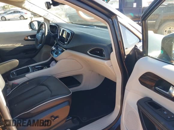 ✅ 2023 Chrysler Pacifica Hybrid Limited • VIN: 2C4RC1S78PR626796 • Lot: 40620716. Listed on IAAI with 50,212 mi. Free auction sales archive from the USA and detailed vehicle history report at DreamBid. Image 5.