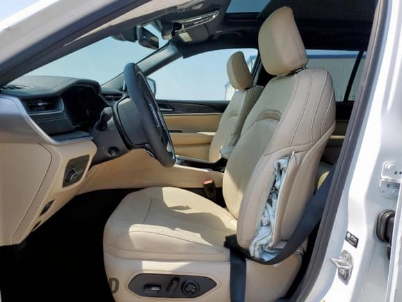 ✅ 2025 Jeep Grand Cherokee Limited • VIN: 1C4RJHBG9SC327897 • Lot: 81652855. Wystawiony na Copart z przebiegiem 4 612 mil. Bezpłatny archiwum sprzedaży aukcyjnych z USA i szczegółowy raport historii pojazdu na DreamBid. Zdjęcie 7.