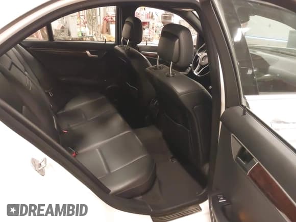 ✅ 2013 Mercedes-Benz C 300 Sport • VIN: WDDGF8AB5DR243841 • Лот: 43684826. Опубликован ранее на IAAI с пробегом 148 442 миль. Бесплатный доступ к архиву аукционных продаж из США и подробный отчёт об истории автомобиля на DreamBid. Изображение 8.