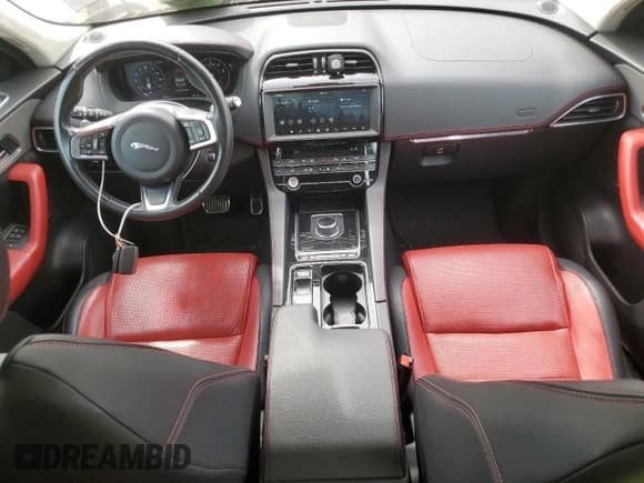 ✅ 2020 Jaguar F-Pace 25t Checkered Flag Edition • VIN: SADCP2FX4LA617624 • Lot: 68045775. Wystawiony na Copart z przebiegiem 52 054 mil. Bezpłatny archiwum sprzedaży aukcyjnych z USA i szczegółowy raport historii pojazdu na DreamBid. Zdjęcie 8.